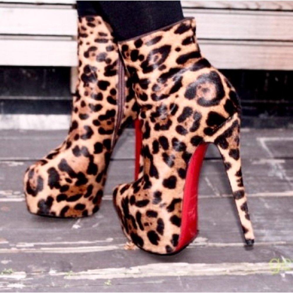 Christian Louboutin Leopard print kid leather ankle bootie. EU37kid leather. - Picture 3 of 9